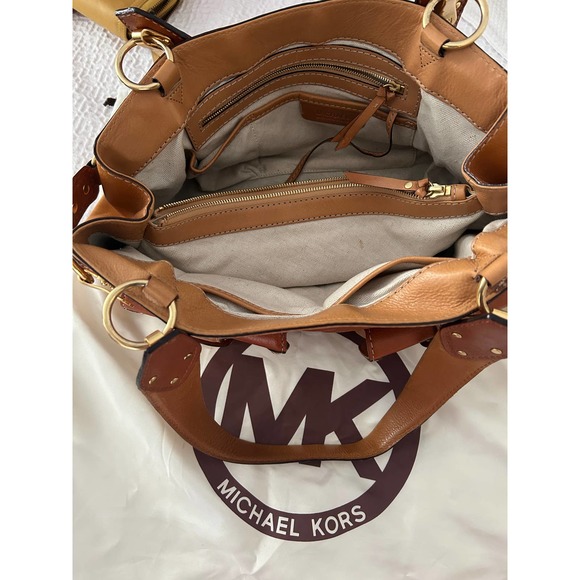 Michael Kors Two Toned Tan & Cognac Shoulder bag Studded Gold Hardware - Picture 6 of 8